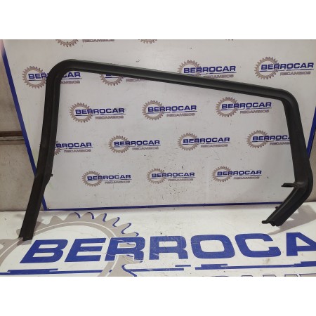 Recambio de moldura lateral para opel insignia berlina 2.0 16v cdti referencia OEM IAM   
