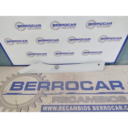 Recambio de moldura interior para iveco daily furgón referencia OEM IAM 5802083720  