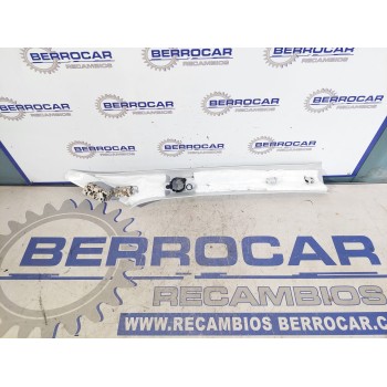 Recambio de moldura interior para iveco daily furgón referencia OEM IAM 5802083720  