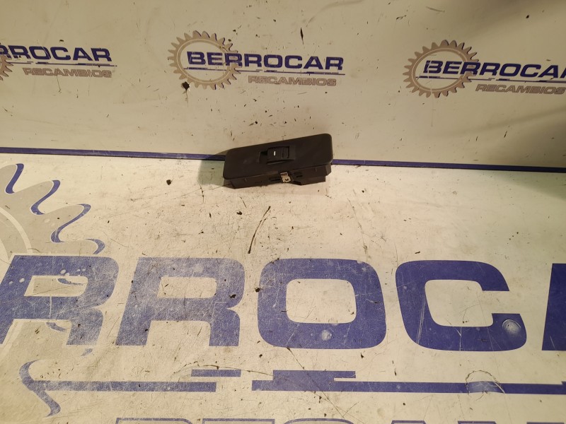 Recambio de mando elevalunas trasero derecho para land rover discovery referencia OEM IAM YUD501070PVJ  