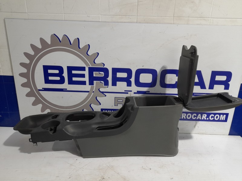 Recambio de apoyabrazos central para hyundai santa fe (sm) 2.0 crdi cat referencia OEM IAM 8461026000  