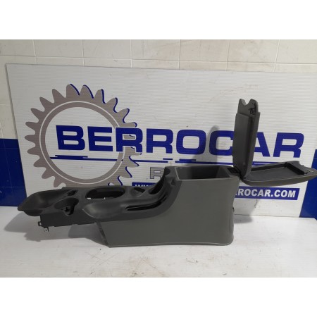 Recambio de apoyabrazos central para hyundai santa fe (sm) 2.0 crdi cat referencia OEM IAM 8461026000  