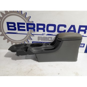 Recambio de apoyabrazos central para hyundai santa fe (sm) 2.0 crdi cat referencia OEM IAM 8461026000  