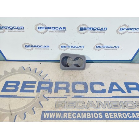 Recambio de portavasos para mercedes-benz clase a (w168) 1.4 cat referencia OEM IAM A1686830308  