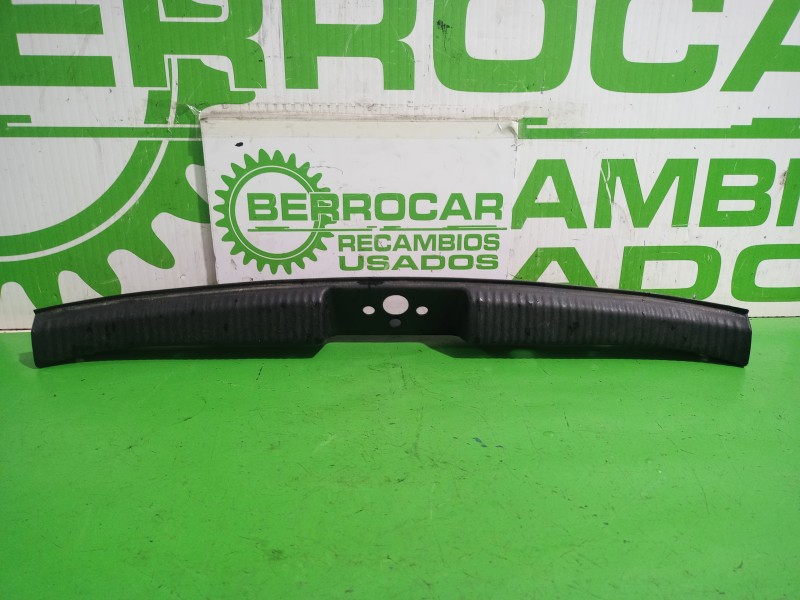 Recambio de moldura para ford focus berlina (cak) trend referencia OEM IAM 98ABA40352  