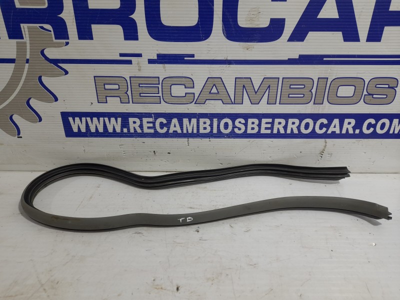 Recambio de goma contorno para hyundai santa fe (sm) 2.0 crdi cat referencia OEM IAM 8312026000YD  