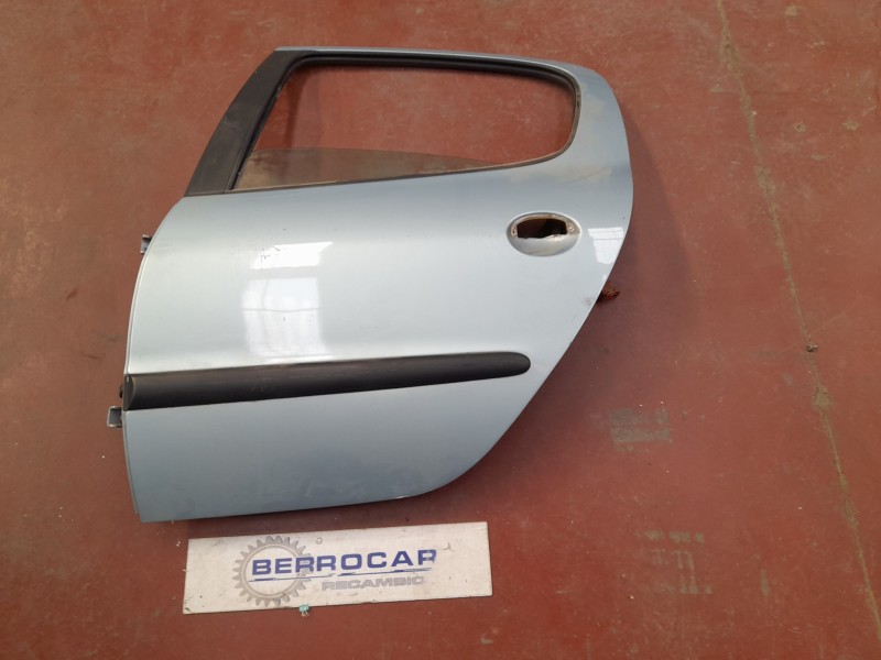 Recambio de puerta trasera izquierda para peugeot 206 berlina 1.9 diesel referencia OEM IAM 900678  