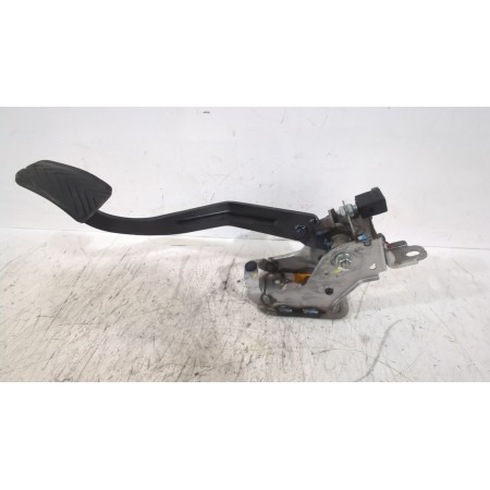 Recambio de pedal embrague para kia cee´d hatchback (ed) 1.6 crdi 90 referencia OEM IAM 328022H300  