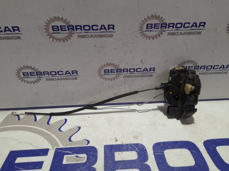 Recambio de cerradura puerta trasera derecha para opel insignia berlina 2.0 16v cdti referencia OEM IAM 3023880RH  