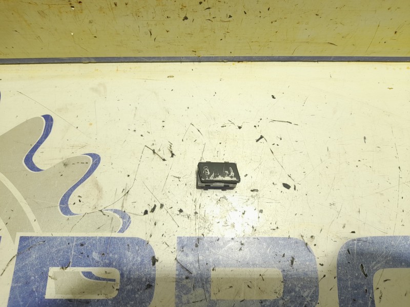 Recambio de boton cierre centralizado para volkswagen caddy ka/kb (2k) 1.9 tdi referencia OEM IAM 1T0962125  