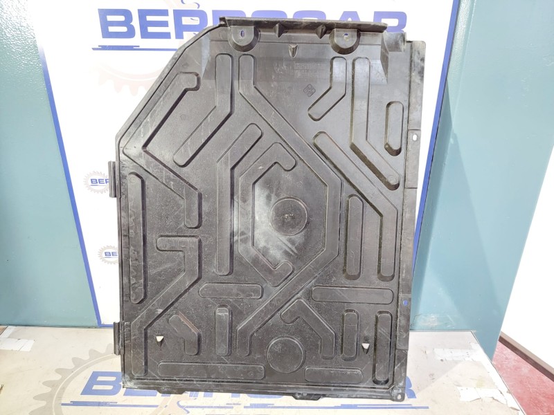 Recambio de cubrecarter para mercedes-benz clase a (w168) 1.4 cat referencia OEM IAM A1686100808  