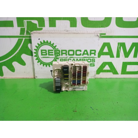 Recambio de caja reles / fusibles para ford focus berlina (cak) trend referencia OEM IAM 518274105  
