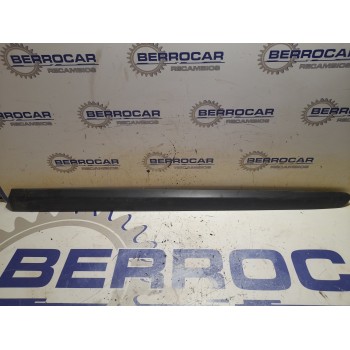 Recambio de moldura lateral para peugeot 308 sw referencia OEM IAM 9680364580  