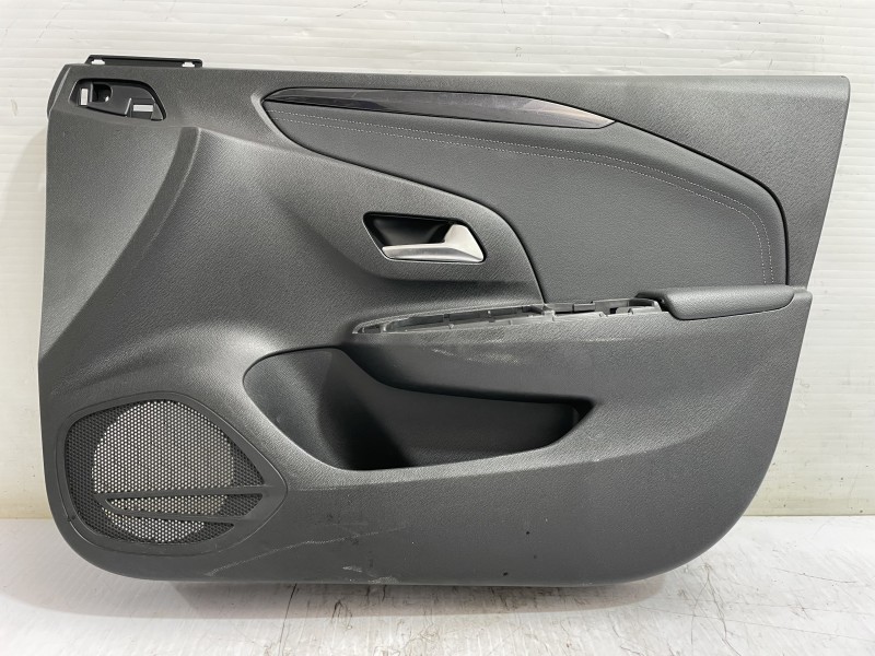Recambio de guarnecido puerta delantera derecha para opel corsa f edition referencia OEM IAM 9832638480  