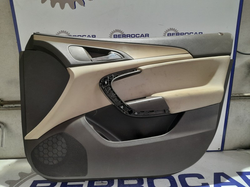 Recambio de guarnecido puerta delantera derecha para opel insignia berlina 2.0 16v cdti referencia OEM IAM 13277376  