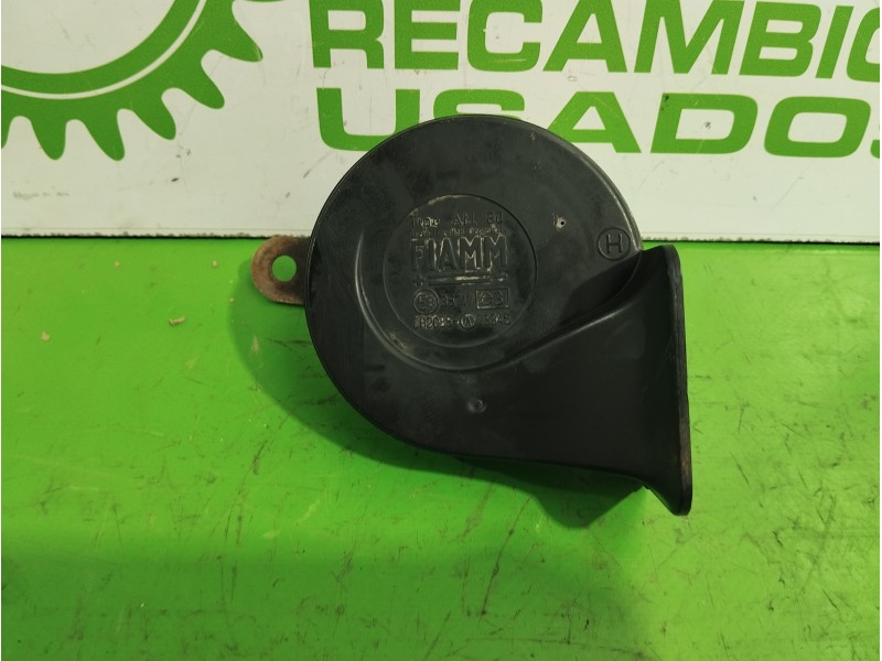 Recambio de claxon para citroën evasion 1.9 turbodiesel referencia OEM IAM E335717  