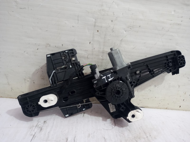 Recambio de elevalunas trasero izquierdo para opel corsa f edition referencia OEM IAM 9829046180  