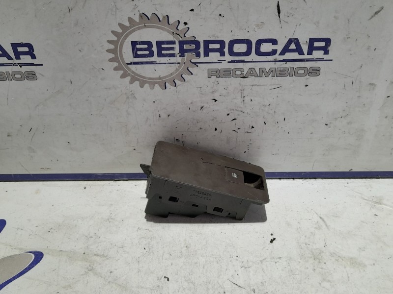 Recambio de mando elevalunas delantero derecho para opel insignia berlina 2.0 16v cdti referencia OEM IAM 13222229  
