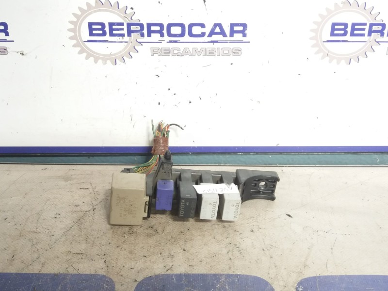 Recambio de caja reles / fusibles para toyota avensis berlina (t25) 1.8 16v cat referencia OEM IAM 827300D290  
