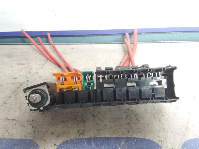 Recambio de caja reles / fusibles para renault kangoo 1.5 dci diesel fap referencia OEM IAM 241363873R  