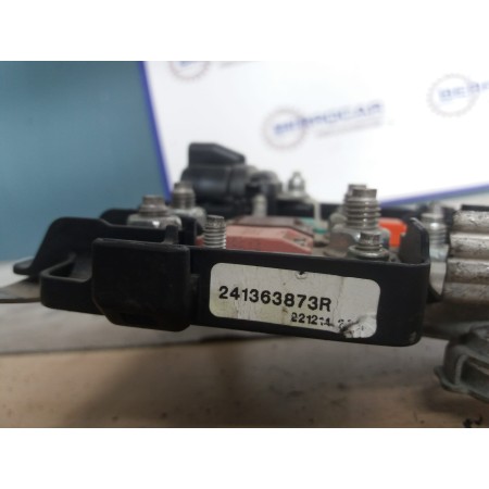 Recambio de caja reles / fusibles para renault kangoo 1.5 dci diesel fap referencia OEM IAM 241363873R  