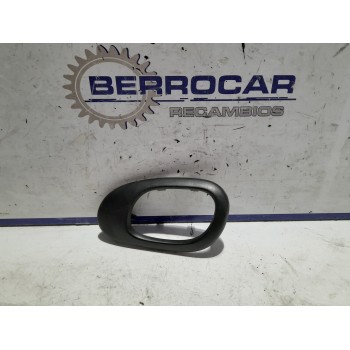 Recambio de embellecedor maneta para peugeot 206 berlina 1.9 diesel referencia OEM IAM 9628404977  