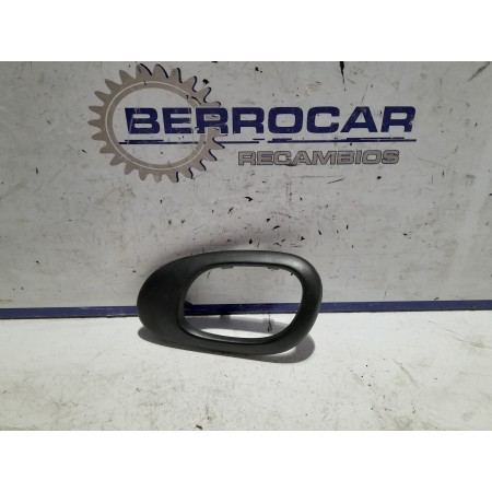 Recambio de embellecedor maneta para peugeot 206 berlina 1.9 diesel referencia OEM IAM 9628404977  