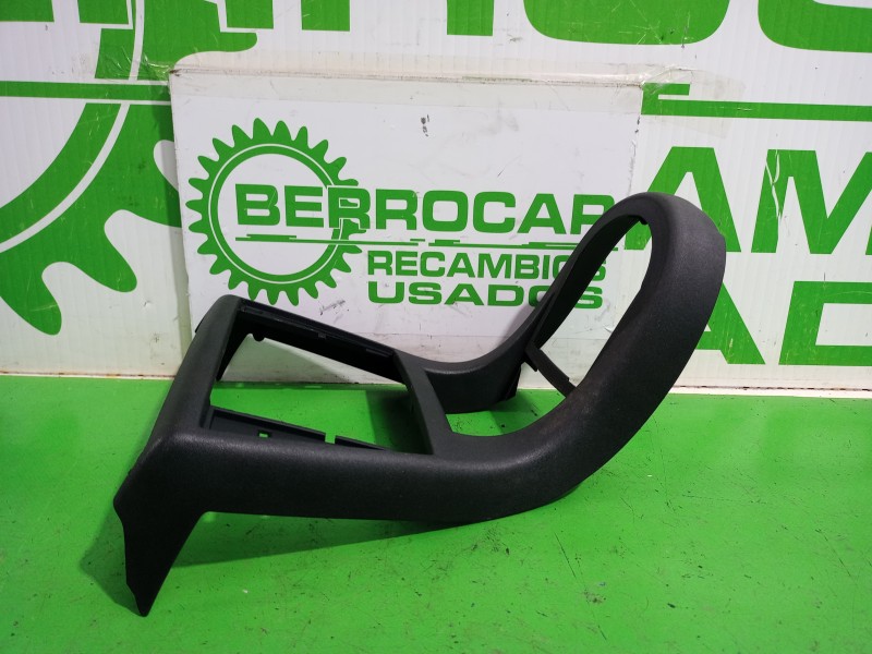 Recambio de moldura para citroën c4 berlina 1.6 16v hdi referencia OEM IAM 9646338777  