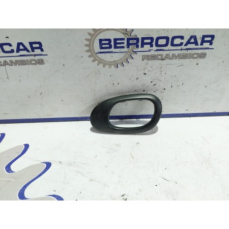 Recambio de embellecedor maneta para peugeot 206 berlina 1.9 diesel referencia OEM IAM 9628404977  