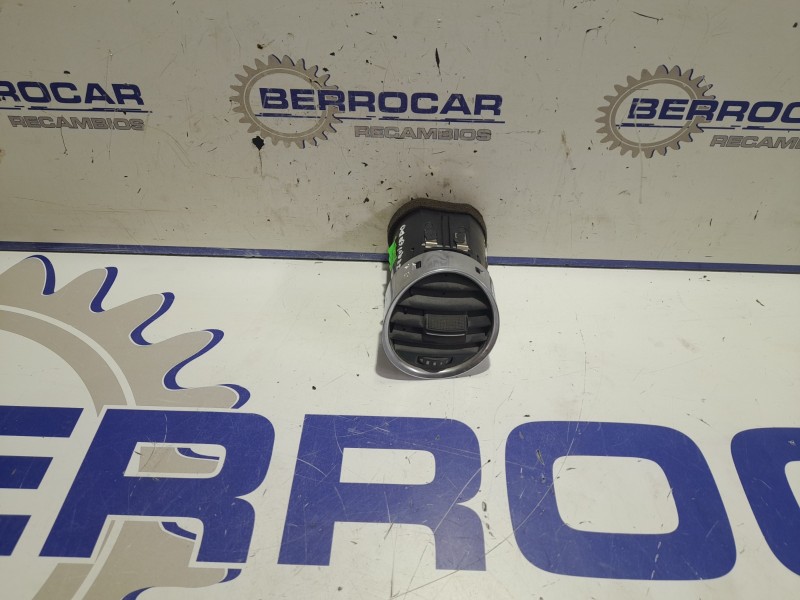 Recambio de rejilla aireadora para seat exeo berlina (3r2) 2.0 tdi referencia OEM IAM 3R0820901  