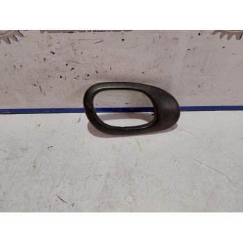 Recambio de embellecedor maneta para peugeot 206 berlina 1.9 diesel referencia OEM IAM 9628405077  