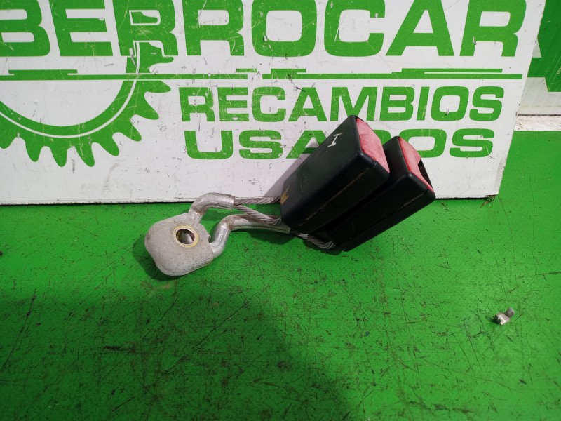 Recambio de enganche cinturon trasero central para volkswagen passat berlina (3c2) 2.0 tdi referencia OEM IAM 3C0857739B  