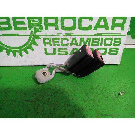 Recambio de enganche cinturon trasero central para volkswagen passat berlina (3c2) 2.0 tdi referencia OEM IAM 3C0857739B  