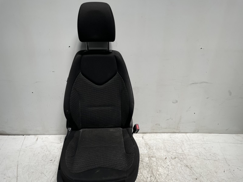 Recambio de asiento delantero derecho para peugeot 308 sw envy referencia OEM IAM 8863AX  