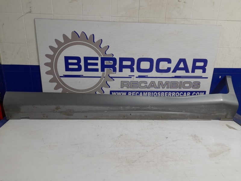 Recambio de faldon lateral para hyundai santa fe (sm) 2.0 crdi cat referencia OEM IAM 8775126900  