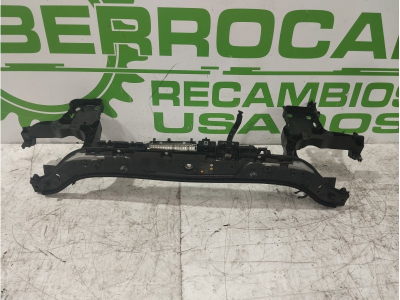 Recambio de panel frontal para renault megane ii classic berlina 1.5 dci diesel referencia OEM IAM 8200589928  