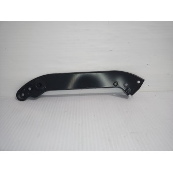 SOPORTE FARO IZQUIERDO 5TA806929 