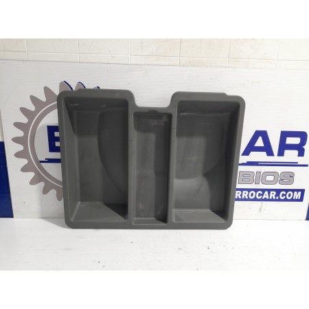 Recambio de moldura interior para hyundai santa fe (sm) 2.0 crdi cat referencia OEM IAM 8577526000  