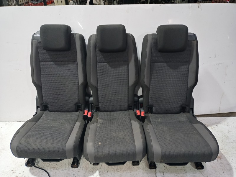 Recambio de asiento trasero para volkswagen touran (5t1) advance bmt referencia OEM IAM 5QA883303  