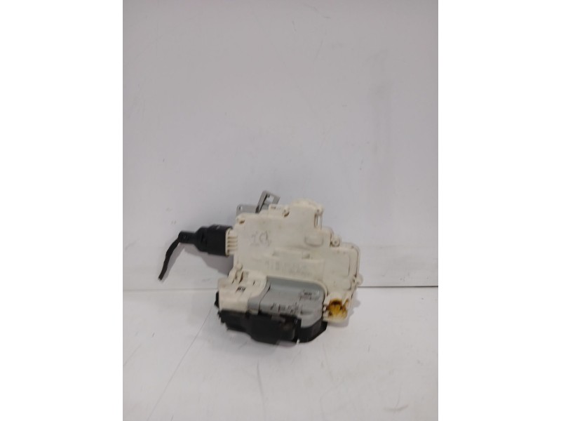 Recambio de cerradura puerta delantera izquierda para seat exeo (3r2) 1.8 tsi referencia OEM IAM 8E1837015AA  