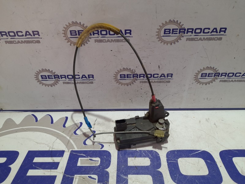 Recambio de cerradura puerta trasera derecha para opel zafira b referencia OEM IAM 13210739  