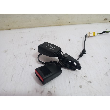 Recambio de enganche cinturon trasero izquierdo para peugeot 508 allure referencia OEM IAM 8976J8  