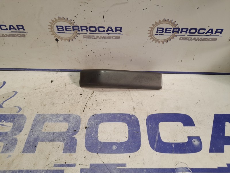Recambio de moldura lateral para land rover discovery referencia OEM IAM EJE500160  
