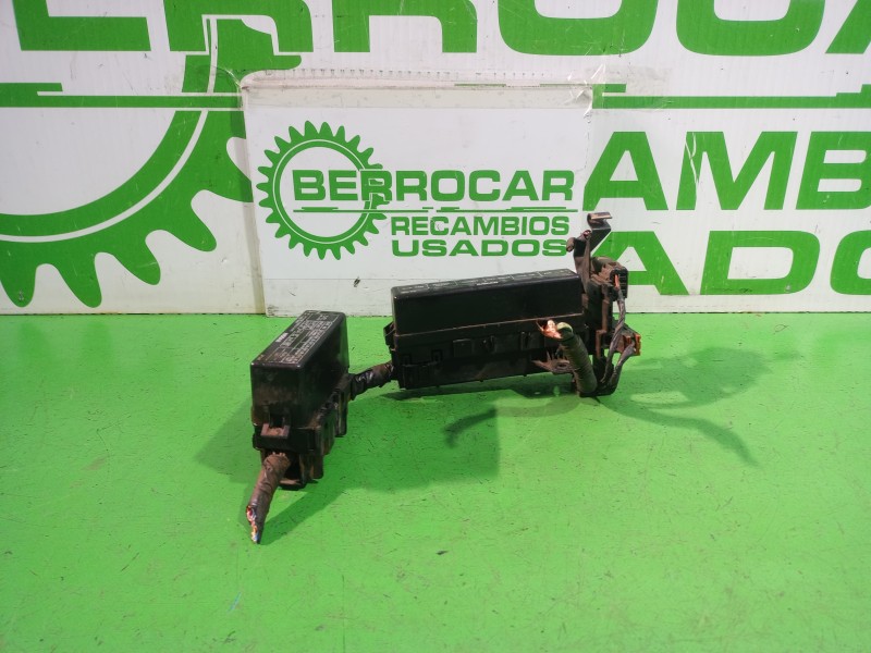 Recambio de caja reles / fusibles para nissan micra (k11) básico referencia OEM IAM 71246779  