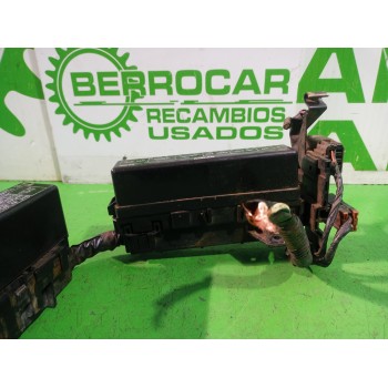 Recambio de caja reles / fusibles para nissan micra (k11) básico referencia OEM IAM 71246779  