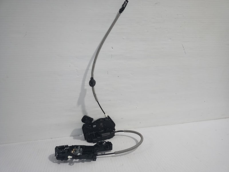 Recambio de cerradura puerta trasera derecha para volkswagen touran (5t1) advance bmt referencia OEM IAM 5TA839016E  