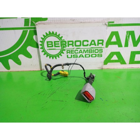 Recambio de enganche cinturon delantero izquierdo para kia sorento i (jc) 2.5 crdi referencia OEM IAM 888313E300CY  