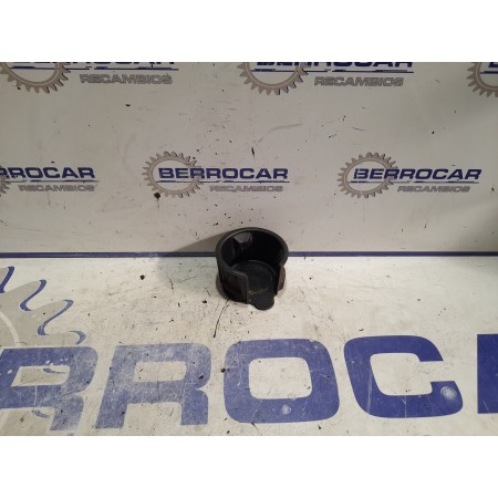 Recambio de posavasos para land rover discovery 2.7 td v6 cat referencia OEM IAM 8H22046B94  