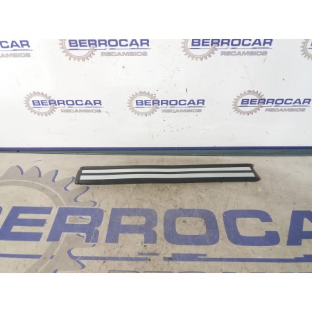 Recambio de moldura para mercedes-benz clase e (w210) berlina diesel 3.0 diesel cat referencia OEM IAM A2106800535  