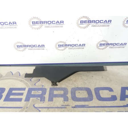 Recambio de molduras traseras para mercedes-benz clase e (w210) berlina diesel 3.0 diesel cat referencia OEM IAM A2106800735  